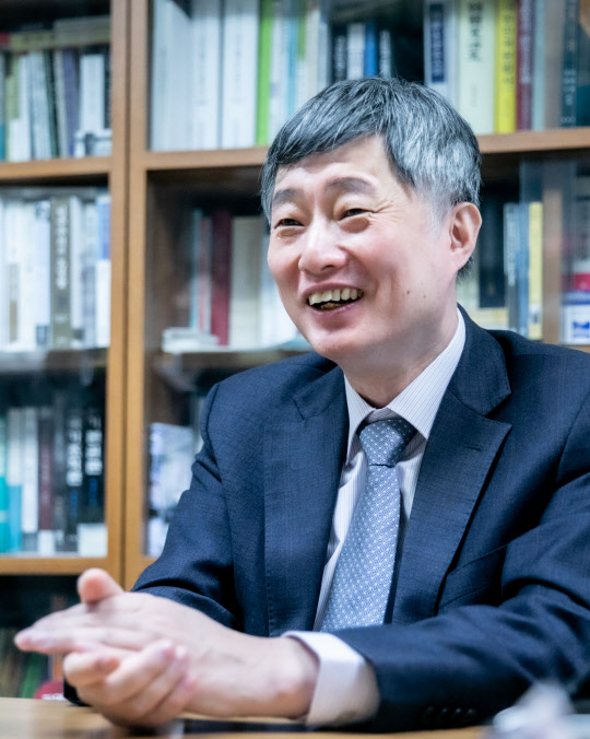 장영수 고려대 법학전문대학원 교수 고견 인터뷰. 박동욱기자 fufus@